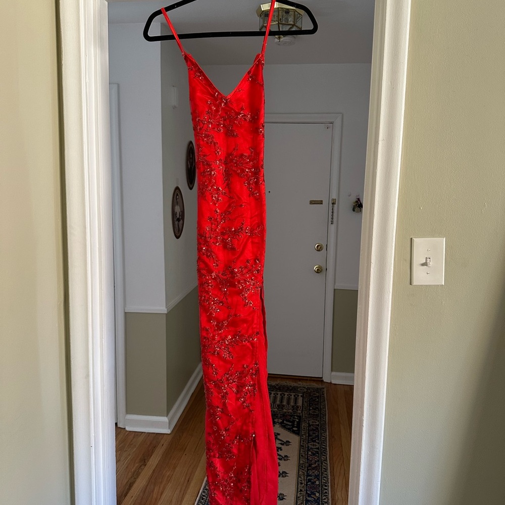 Lulu’s red gown with floral embroidery